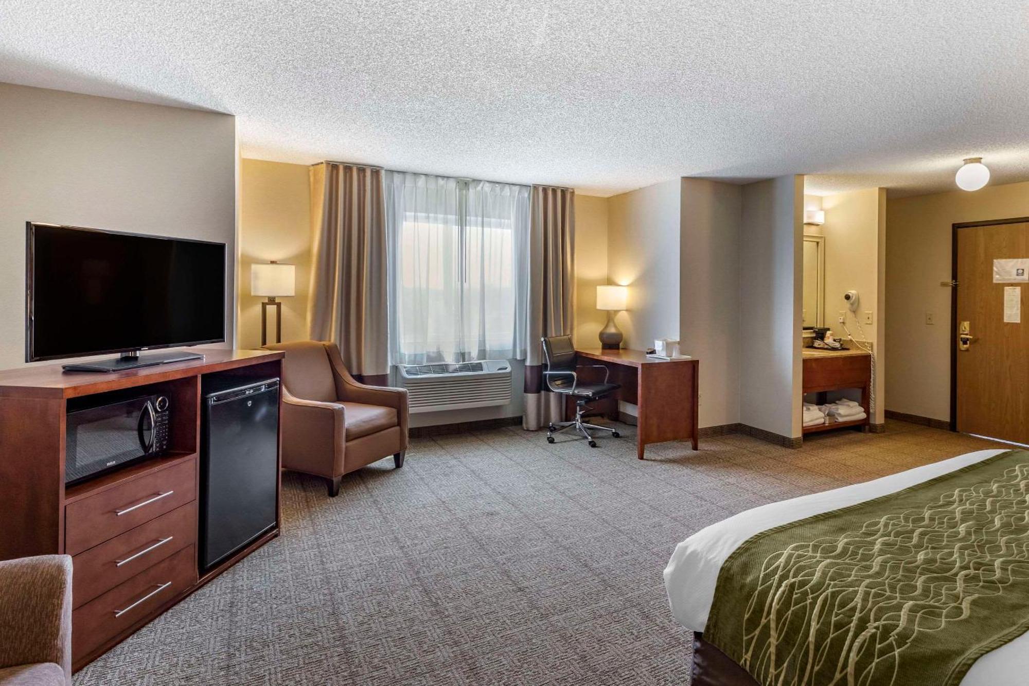 Comfort Inn Denver West Arvada Station Уийт Ридж Екстериор снимка
