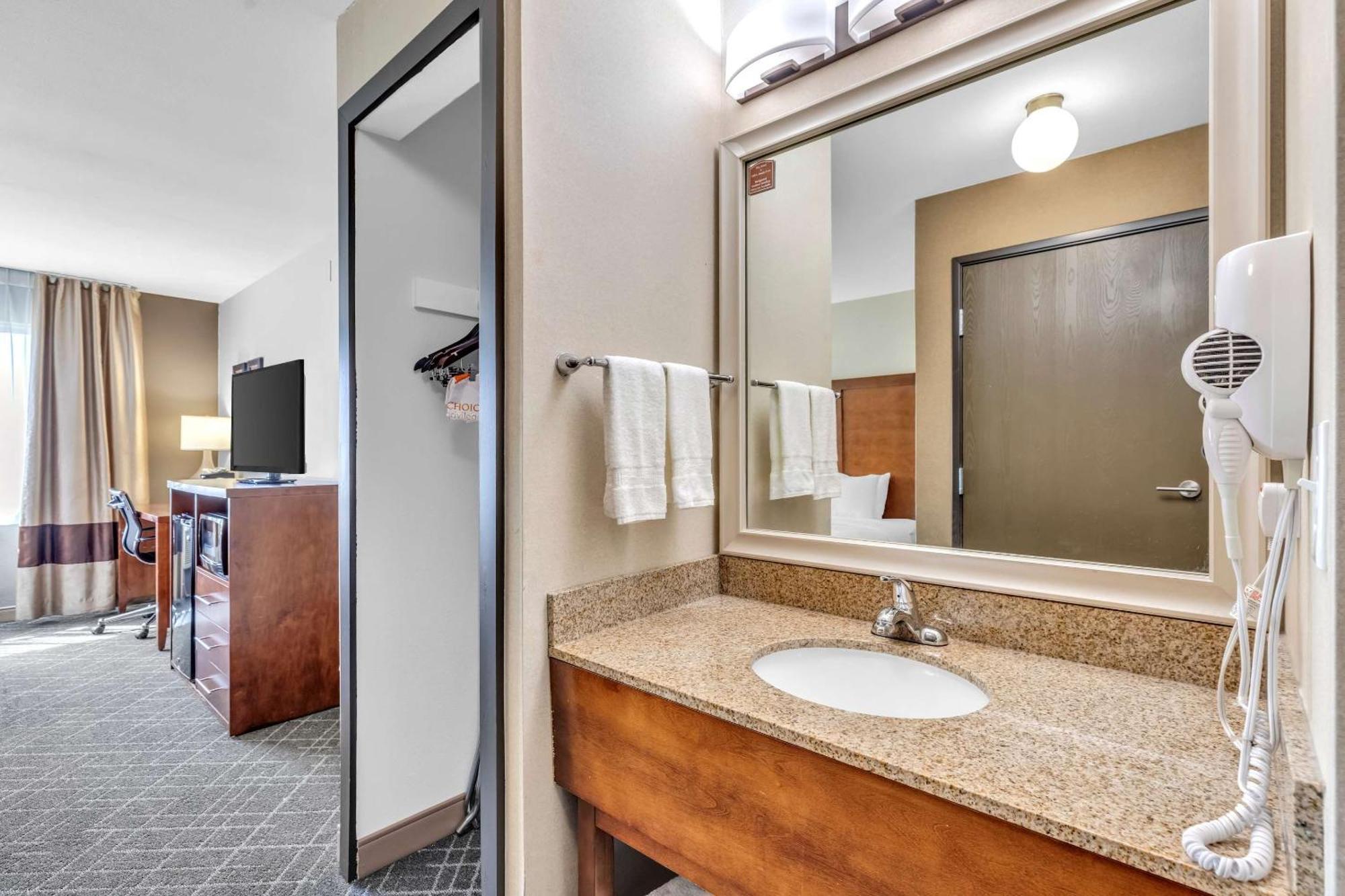 Comfort Inn Denver West Arvada Station Уийт Ридж Екстериор снимка