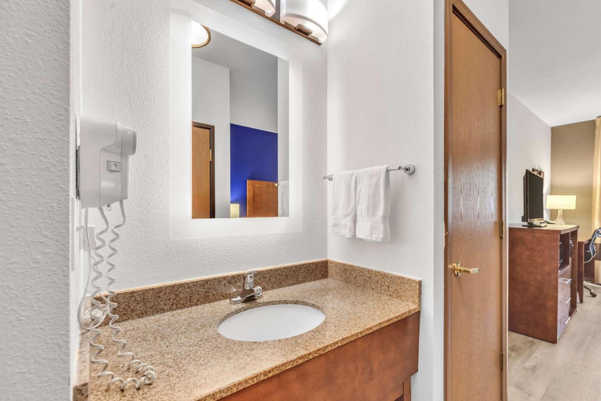 Comfort Inn Denver West Arvada Station Уийт Ридж Екстериор снимка